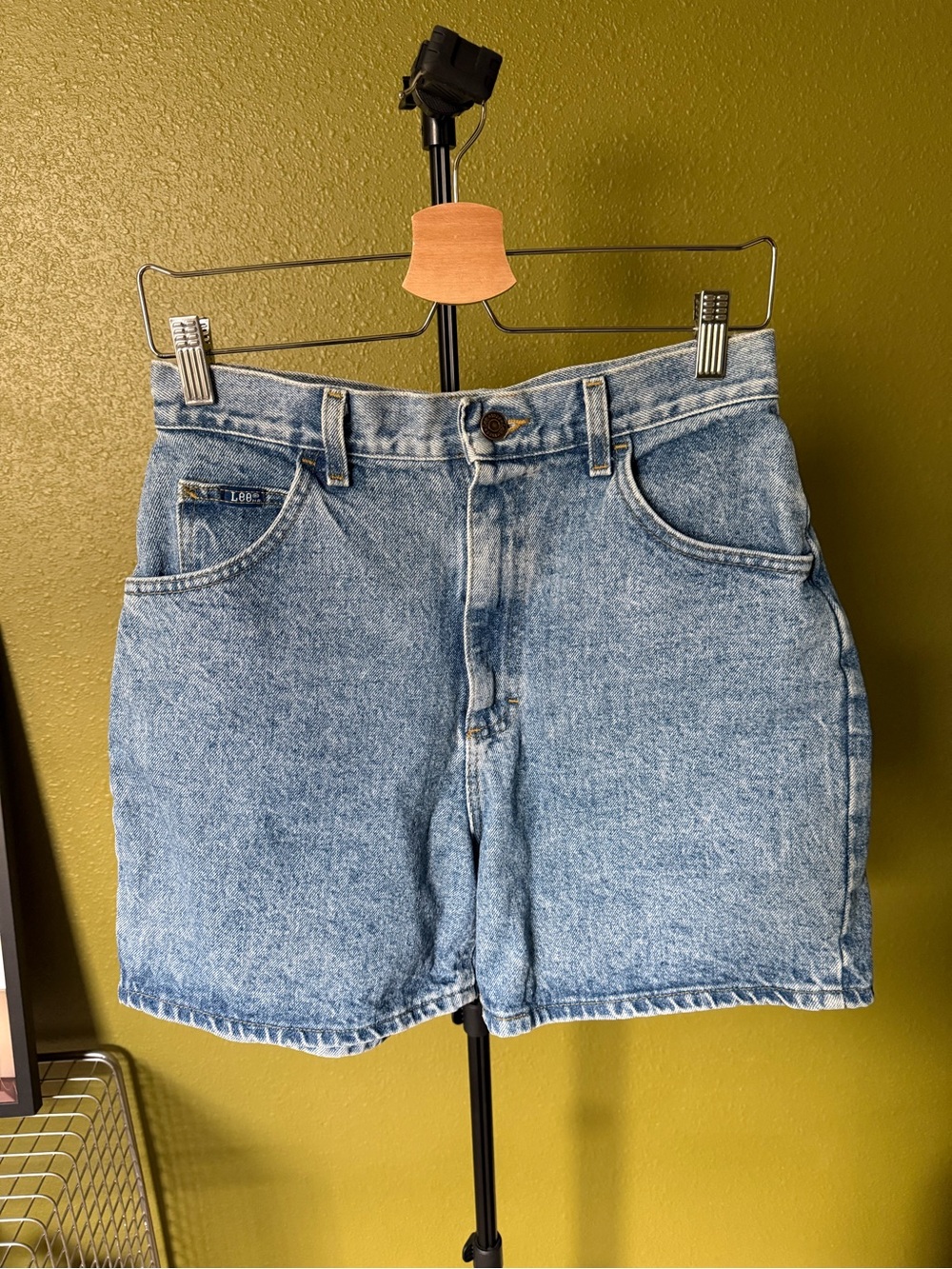 Vintage Lee Light Wash Denim Jean Shorts - size 26/27 Small